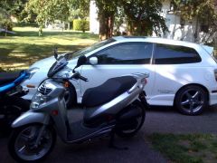 wifeys scooter and an SI