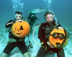 underwater pumpkin carving